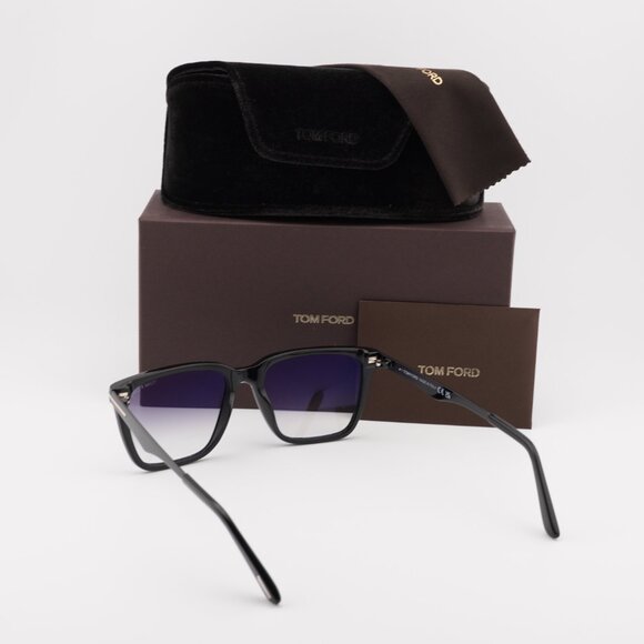Tom Ford Garrett FT0862 01B Square Sunglasses - Black/Smoke - Picture 5 of 10